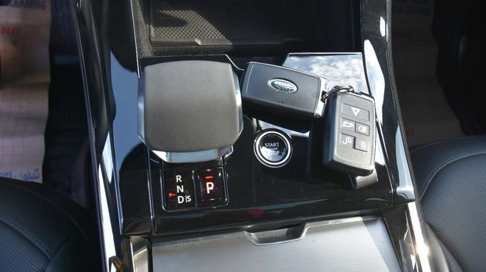Подержанный Land Rover Range Rover Sport P360 MHEV III, 3.0 л, 2024 в Шардже от Alfaris Used Cars Серый цвет.  | AUTO.AE