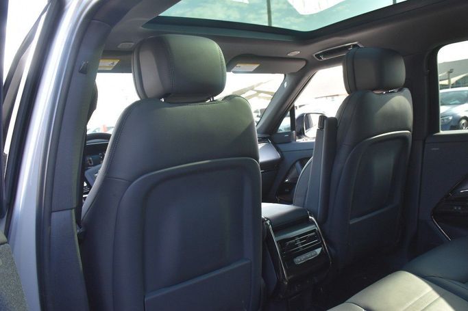 Подержанный Land Rover Range Rover Sport P360 MHEV III, 3.0 л, 2024 в Шардже от Alfaris Used Cars Серый цвет.  | AUTO.AE