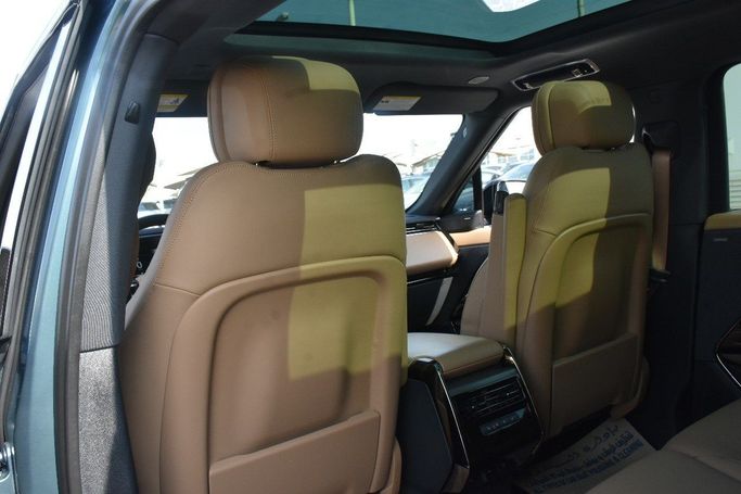 Подержанный Land Rover Range Rover Sport P400 MHEV III, 3.0 л, 2023 в Шардже от Alfaris Used Cars Зеленый цвет.  | AUTO.AE