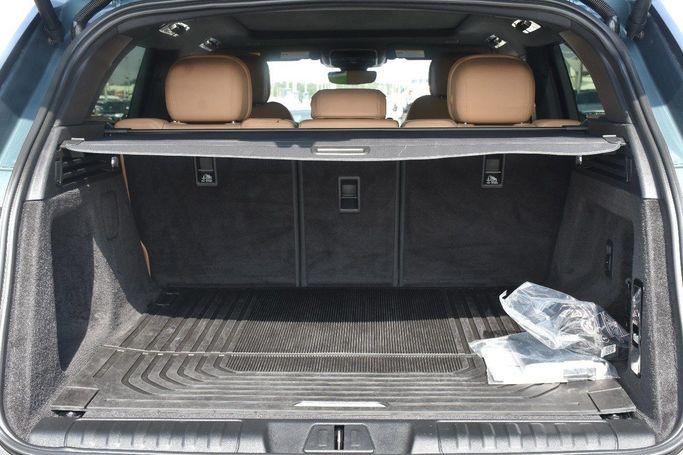 Подержанный Land Rover Range Rover Sport P400 MHEV III, 3.0 л, 2023 в Шардже от Alfaris Used Cars Зеленый цвет.  | AUTO.AE