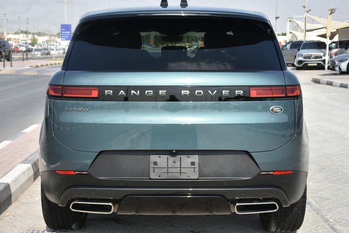 Подержанный Land Rover Range Rover Sport P400 MHEV III, 3.0 л, 2023 в Шардже от Alfaris Used Cars Зеленый цвет.  | AUTO.AE