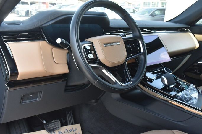 Подержанный Land Rover Range Rover Sport P400 MHEV III, 3.0 л, 2023 в Шардже от Alfaris Used Cars Зеленый цвет.  | AUTO.AE