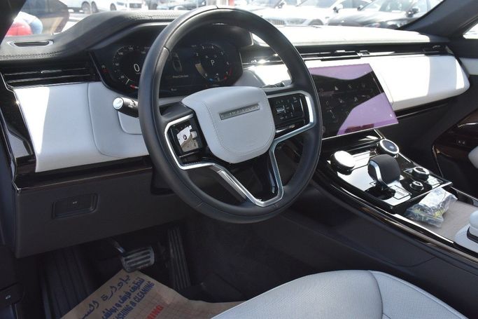 Подержанный Land Rover Range Rover Sport P360 MHEV III, 3.0 л, 2023 в Шардже от Alfaris Used Cars Белый цвет.  | AUTO.AE