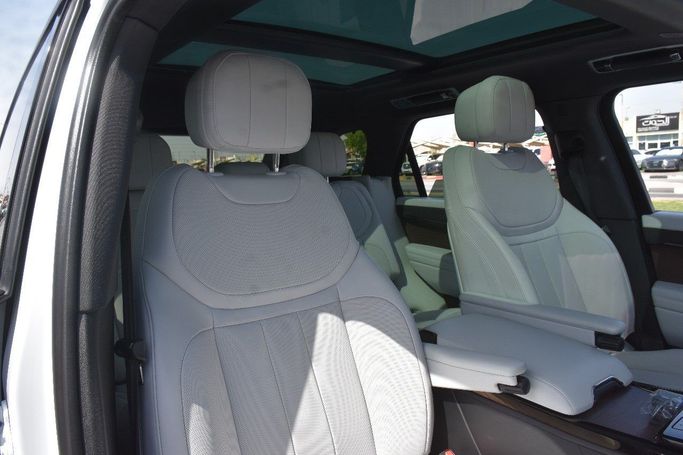 Подержанный Land Rover Range Rover Sport P360 MHEV III, 3.0 л, 2023 в Шардже от Alfaris Used Cars Белый цвет.  | AUTO.AE