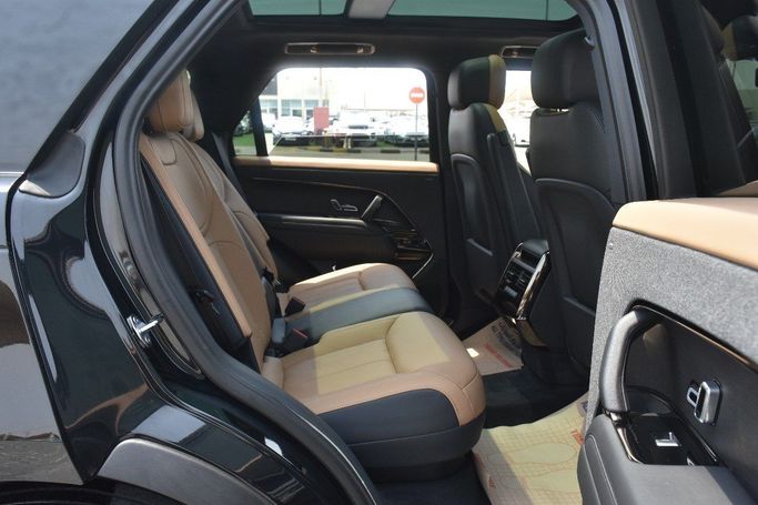 Подержанный Land Rover Range Rover Sport P400 MHEV III, 3.0 л, 2023 в Шардже от Alfaris Used Cars Черный цвет.  | AUTO.AE