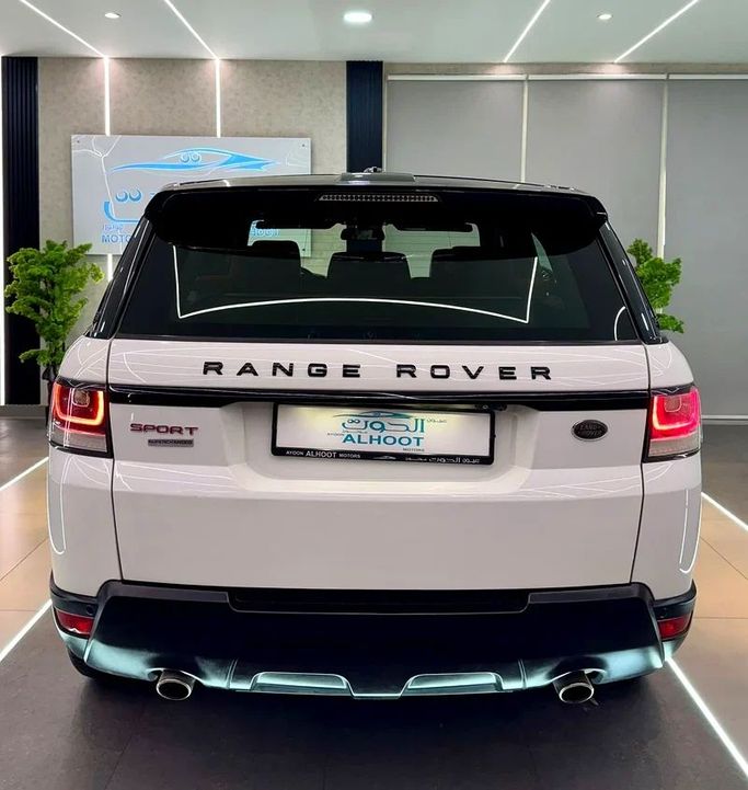 Подержанный Land Rover Range Rover Sport P525 II Рестайлинг, 5.0 л, 2017 в Шардже от Ayoon Alhoot Motors Белый цвет. GCC | AUTO.AE