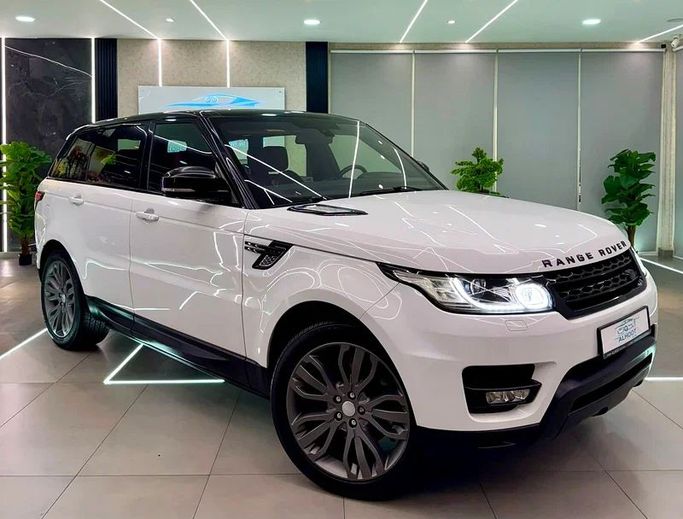 Подержанный Land Rover Range Rover Sport P525 II Рестайлинг, 5.0 л, 2017 в Шардже от Ayoon Alhoot Motors Белый цвет. GCC | AUTO.AE