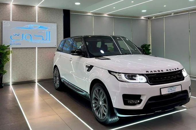 Подержанный Land Rover Range Rover Sport P525 II Рестайлинг, 5.0 л, 2017 в Шардже от Ayoon Alhoot Motors Белый цвет. GCC | AUTO.AE
