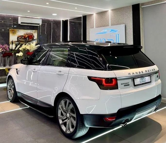 Подержанный Land Rover Range Rover Sport P510e II, 5.0 л, 2015 в Шардже от Ayoon Alhoot Motors Белый цвет. GCC | AUTO.AE