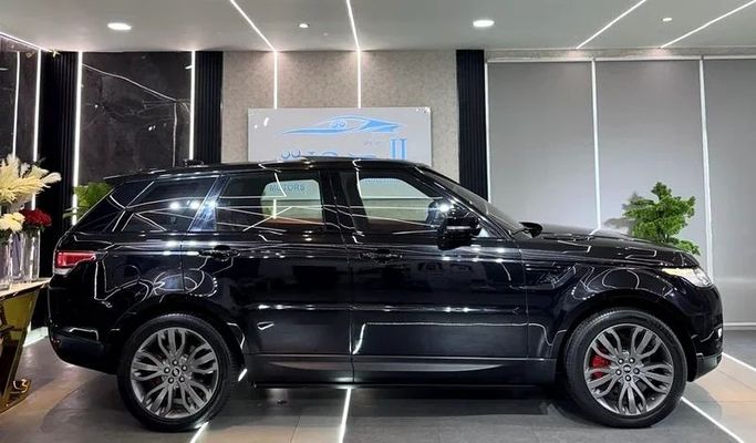 Подержанный Land Rover Range Rover Sport P400 MHEV II Рестайлинг, 3.0 л, 2018 в Шардже от Ayoon Alhoot Motors Черный цвет. GCC | AUTO.AE