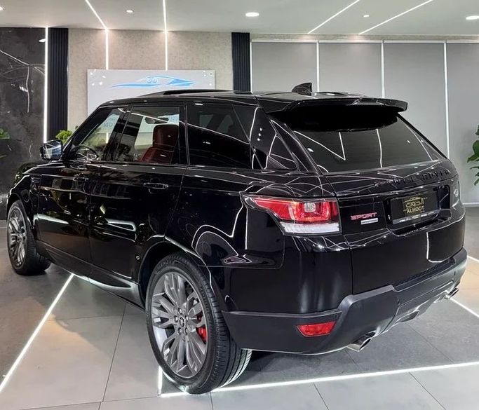 Подержанный Land Rover Range Rover Sport P400 MHEV II Рестайлинг, 3.0 л, 2018 в Шардже от Ayoon Alhoot Motors Черный цвет. GCC | AUTO.AE