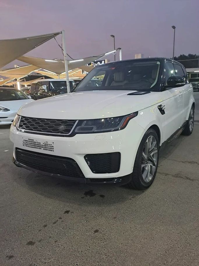 Подержанный Land Rover Range Rover Sport P380 II Рестайлинг, 3.0 л, 2019 в Шардже от Imad Younis Almani used Cars Белый цвет. Американская | AUTO.AE