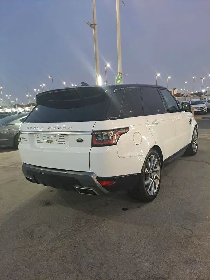 Подержанный Land Rover Range Rover Sport P380 II Рестайлинг, 3.0 л, 2019 в Шардже от Imad Younis Almani used Cars Белый цвет. Американская | AUTO.AE