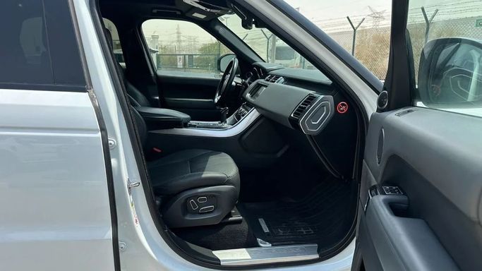 Used Land Rover Range Rover Sport P525 II Facelift, 5.0 l, 2017 in Sharjah by Abo Saif, White color. GCC Specs | AUTO.AE