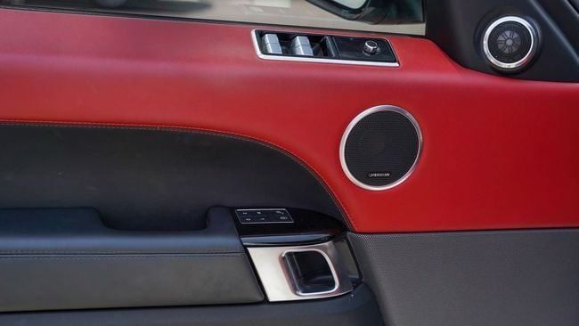 Used Land Rover Range Rover Sport P525 II Facelift, 5.0 l, 2018 in Sharjah by Alnujoom Al Malakiah Used Cars, White color. GCC Specs | AUTO.AE