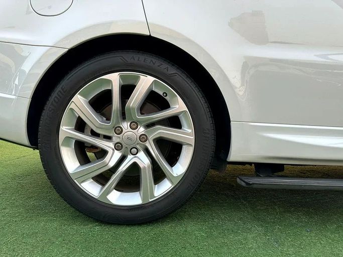 Подержанный Land Rover Range Rover Sport II Рестайлинг, 3.0 л, 2018 в Шардже от Ahmad alkhodari Motors Белый цвет. GCC | AUTO.AE