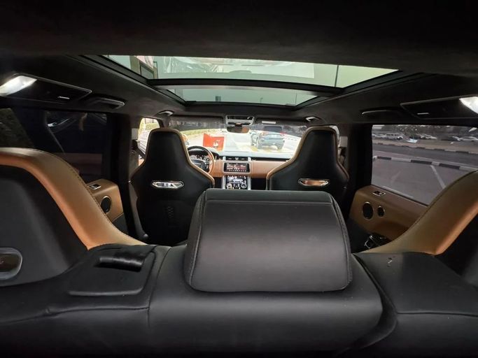 Подержанный Land Rover Range Rover Sport SVR II Рестайлинг, 5.0 л, 2019 в Шардже от Nour Alnukhba Motors Белый цвет. GCC | AUTO.AE