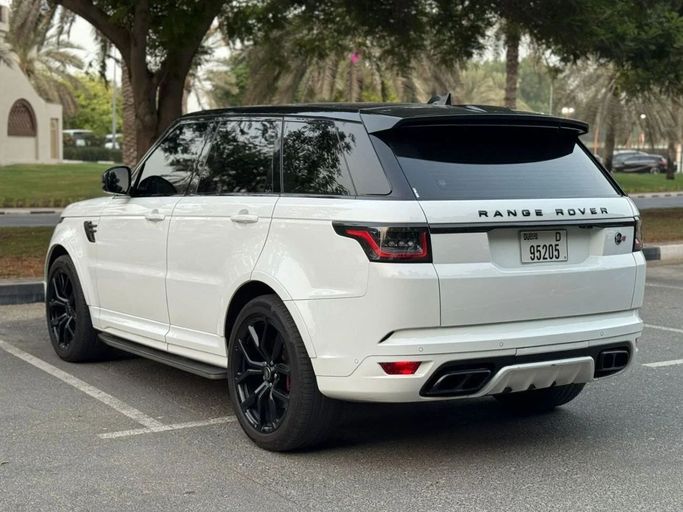 Подержанный Land Rover Range Rover Sport SVR II Рестайлинг, 5.0 л, 2019 в Шардже от Nour Alnukhba Motors Белый цвет. GCC | AUTO.AE