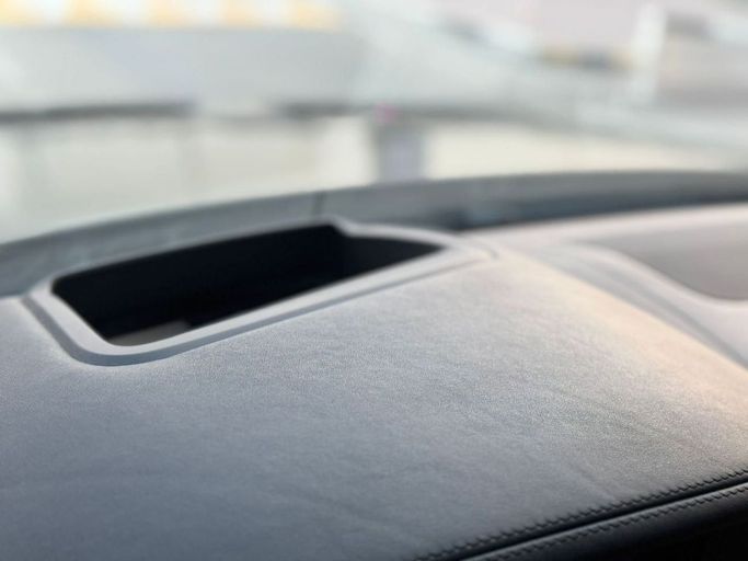 Подержанный Land Rover Range Rover Sport SVR II Рестайлинг, 5.0 л, 2019 в Шардже от Nour Alnukhba Motors Белый цвет. GCC | AUTO.AE