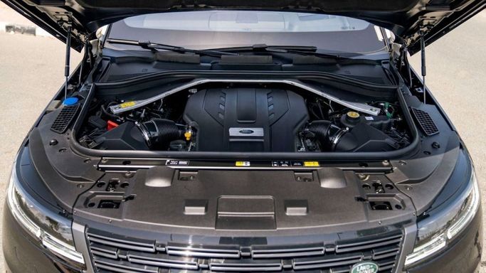 Новый Land Rover Range Rover Sport P530 III, 4.4 л, 2023 в Шардже от Nour Alnukhba Motors Черный цвет. Other | AUTO.AE