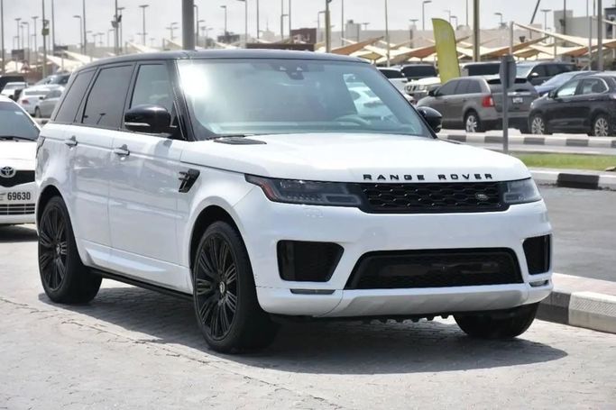 Подержанный Land Rover Range Rover Sport II Рестайлинг, 2.0 л, 2020 в Шардже от Alfaris Used Cars Белый цвет.  | AUTO.AE