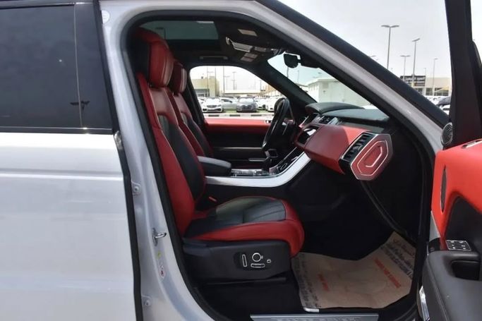 Подержанный Land Rover Range Rover Sport II Рестайлинг, 2.0 л, 2020 в Шардже от Alfaris Used Cars Белый цвет.  | AUTO.AE