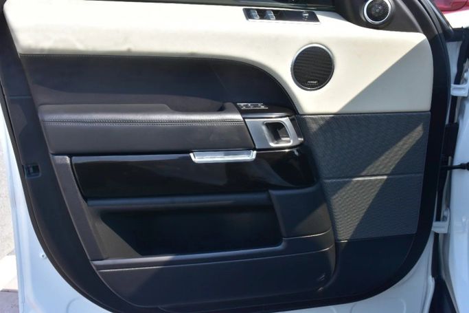 Подержанный Land Rover Range Rover Sport II Рестайлинг, 3.0 л, 2021 в Шардже от Alfaris Used Cars Белый цвет. Other | AUTO.AE
