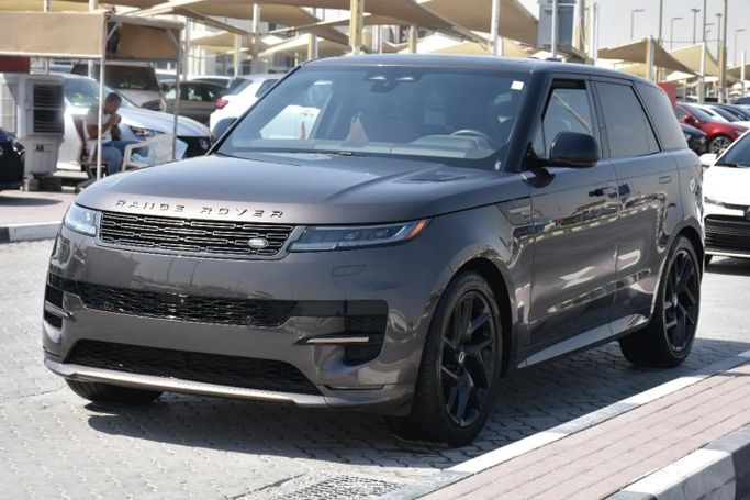 Подержанный Land Rover Range Rover Sport P400 MHEV III, 3.0 л, 2023 в Шардже от Alfaris Used Cars Серый цвет. Other | AUTO.AE