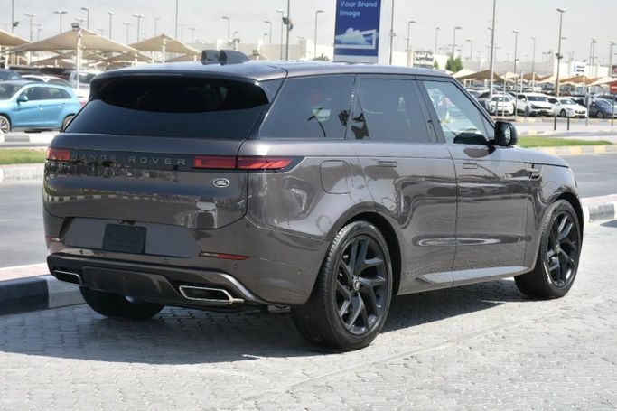 Подержанный Land Rover Range Rover Sport P400 MHEV III, 3.0 л, 2023 в Шардже от Alfaris Used Cars Серый цвет. Other | AUTO.AE