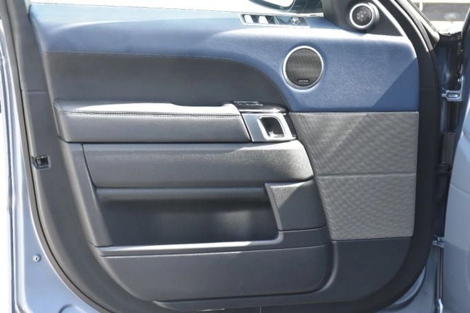 Подержанный Land Rover Range Rover Sport II Рестайлинг, 3.0 л, 2019 в Шардже от Alfaris Used Cars Серебристый цвет. Other | AUTO.AE