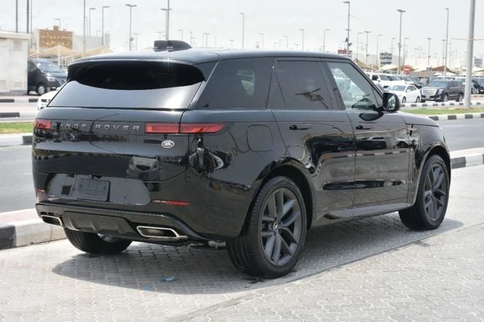 Подержанный Land Rover Range Rover Sport P400 MHEV III, 3.0 л, 2023 в Шардже от Alfaris Used Cars Черный цвет. Other | AUTO.AE