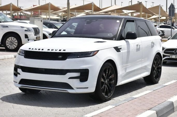 Подержанный Land Rover Range Rover Sport P400 MHEV III, 3.0 л, 2023 в Шардже от Alfaris Used Cars Белый цвет. Other | AUTO.AE
