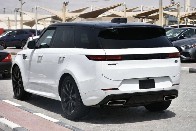 Подержанный Land Rover Range Rover Sport P400 MHEV III, 3.0 л, 2023 в Шардже от Alfaris Used Cars Белый цвет. Other | AUTO.AE