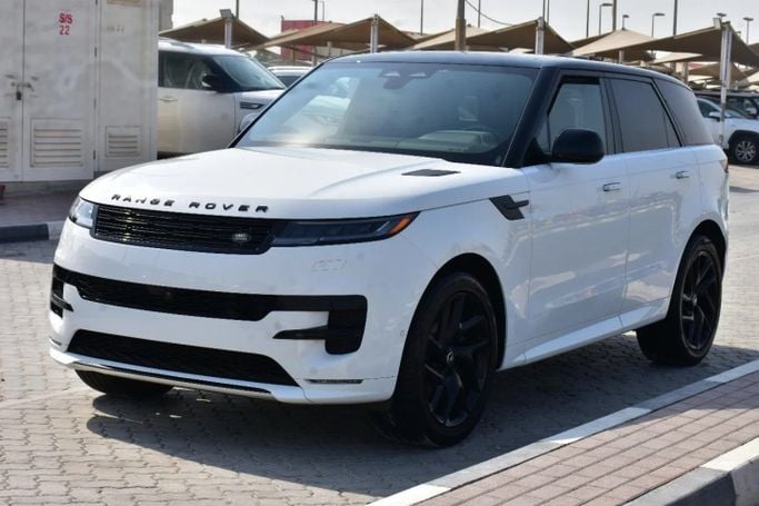 Подержанный Land Rover Range Rover Sport P400 MHEV III, 3.0 л, 2024 в Шардже от Alfaris Used Cars Белый цвет. Other | AUTO.AE
