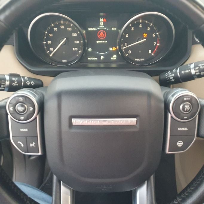 Подержанный Land Rover Range Rover Sport P380 II, 3.0 л, 2016 в Шардже от Ishtar Used Cars Серебристый цвет. Американская | AUTO.AE