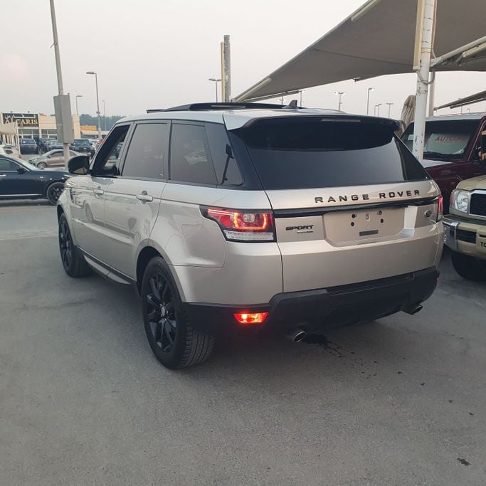 Подержанный Land Rover Range Rover Sport P380 II, 3.0 л, 2016 в Шардже от Ishtar Used Cars Серебристый цвет. Американская | AUTO.AE