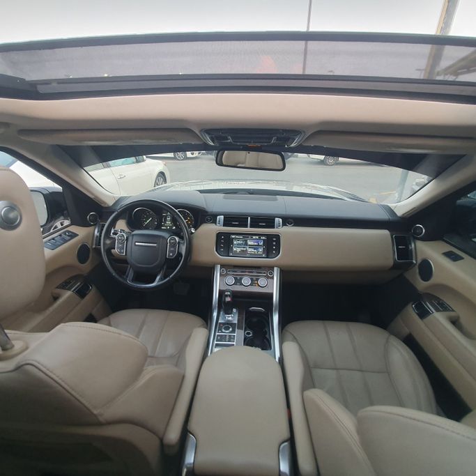 Подержанный Land Rover Range Rover Sport P380 II, 3.0 л, 2016 в Шардже от Ishtar Used Cars Серебристый цвет. Американская | AUTO.AE