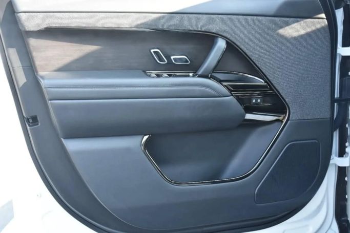 Used Land Rover Range Rover Sport P400 MHEV III, 3.0 l, 2023 in Sharjah by Alfaris Used Cars, White color. Other | AUTO.AE