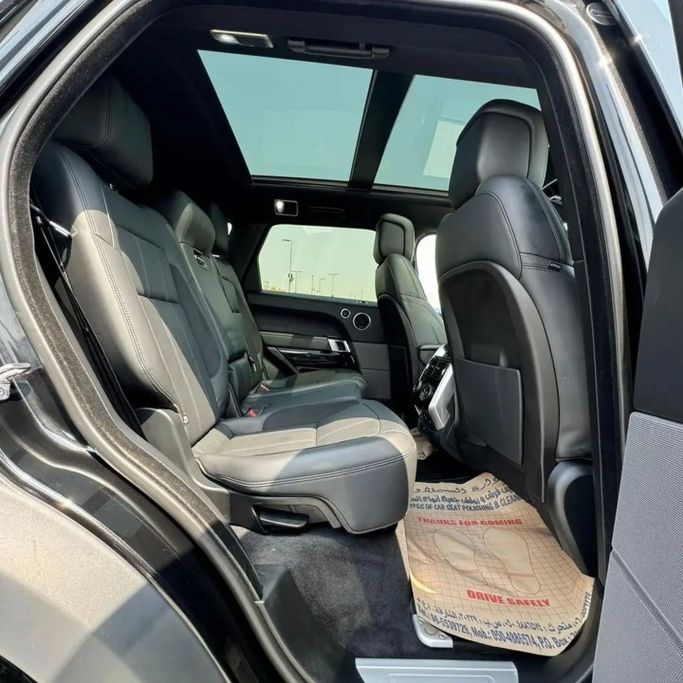 Подержанный Land Rover Range Rover Sport P400 MHEV II Рестайлинг, 3.0 л, 2020 в Шардже от Alfaris Used Cars Черный цвет. Other | AUTO.AE