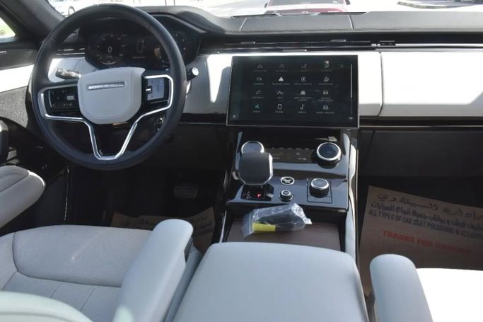 Подержанный Land Rover Range Rover Sport P400 MHEV III, 3.0 л, 2023 в Шардже от Alfaris Used Cars Белый цвет. Other | AUTO.AE