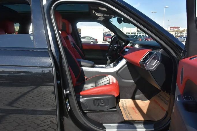 Подержанный Land Rover Range Rover Sport P400 MHEV II Рестайлинг, 3.0 л, 2022 в Шардже от Alfaris Used Cars Черный цвет. Other | AUTO.AE