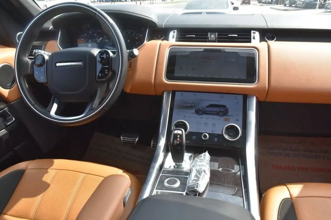 Подержанный Land Rover Range Rover Sport P525 II Рестайлинг, 5.0 л, 2020 в Шардже от Alfaris Used Cars Черный цвет.  | AUTO.AE