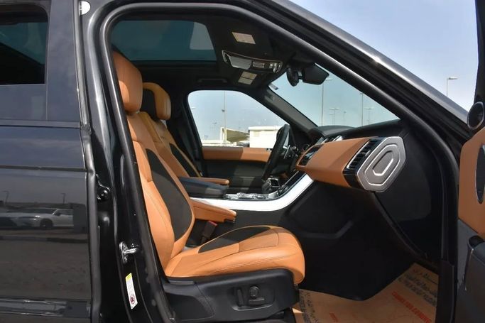 Подержанный Land Rover Range Rover Sport P525 II Рестайлинг, 5.0 л, 2020 в Шардже от Alfaris Used Cars Черный цвет.  | AUTO.AE