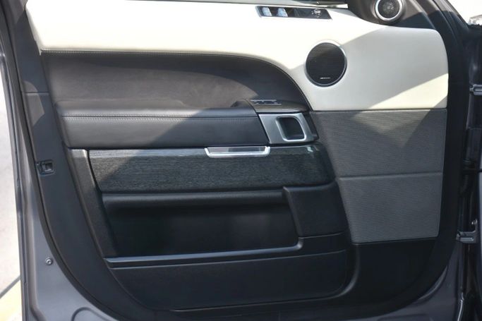 Подержанный Land Rover Range Rover Sport P525 II Рестайлинг, 5.0 л, 2021 в Шардже от Alfaris Used Cars Серебристый цвет. Other | AUTO.AE