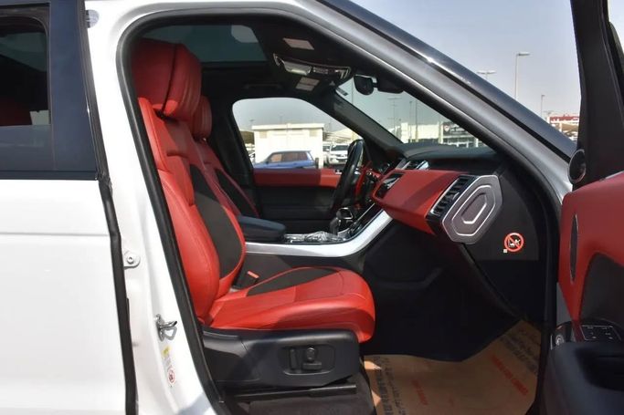 Used Land Rover Range Rover Sport P525 II Facelift, 5.0 l, 2018 in Sharjah by Alfaris Used Cars, White color. Other | AUTO.AE