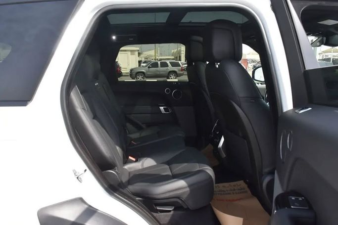 Подержанный Land Rover Range Rover Sport P300 II Рестайлинг, 3.0 л, 2021 в Шардже от Alfaris Used Cars Белый цвет. Other | AUTO.AE