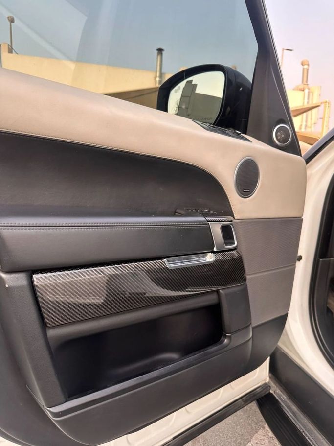 Подержанный Land Rover Range Rover Sport P550e II, 5.0 л, 2015 в Шардже от Al Sada used cars Белый цвет. GCC | AUTO.AE