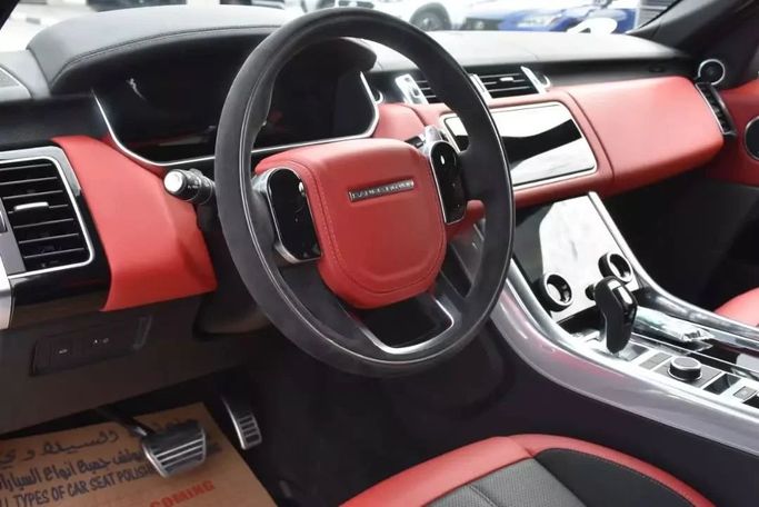 Подержанный Land Rover Range Rover Sport P525 II Рестайлинг, 5.0 л, 2021 в Шардже от Alfaris Used Cars Белый цвет. Other | AUTO.AE