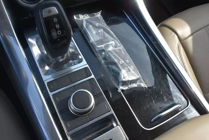 Used Land Rover Range Rover Sport P525 II Facelift, 5.0 l, 2021 in Sharjah by Alfaris Used Cars, White color. Other | AUTO.AE