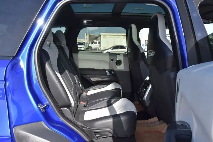 Подержанный Land Rover Range Rover Sport SVR II Рестайлинг, 5.0 л, 2019 в Шардже от Alfaris Used Cars Синий цвет. Other | AUTO.AE